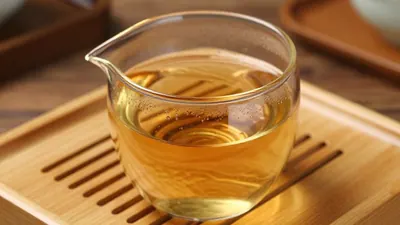 🍵 蜜兰香 vs 鸭屎香：凤凰单丛「双雄」的前世今生